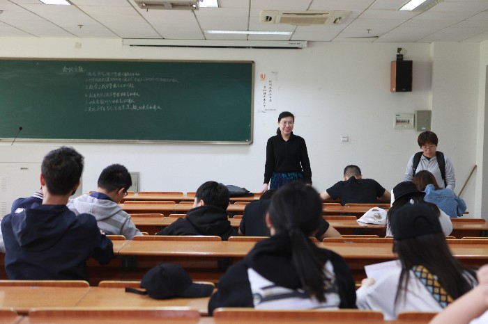 学生座谈会 012.JPG