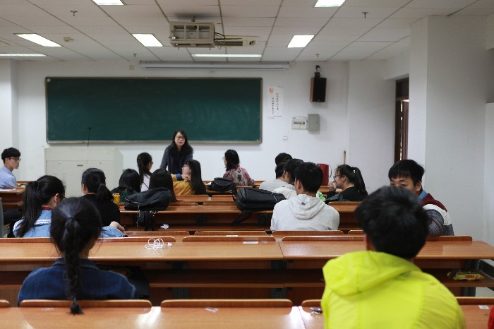 学生座谈会 032.JPG